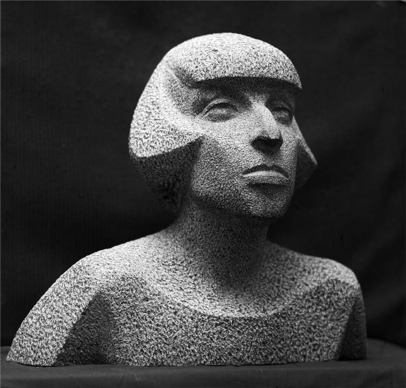 "ЮННА МОРИЦ", гранит (1976 г.).
