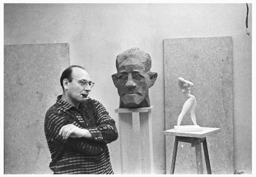 "АРХИТЕКТУРА НА ПЛЯЖЕ" (справа) на фото Роберта Папикьяна, 1966 г.