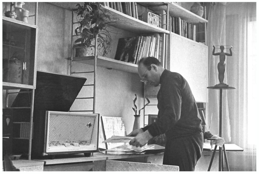 "С ОБРУЧЕМ" (справа), на фото Роберта Папикьяна, 1966 г.