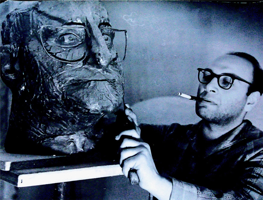 Владимир Циммерлинг на фоне портрета Бертольта Брехта (1961 г.), начало 1960 гг.